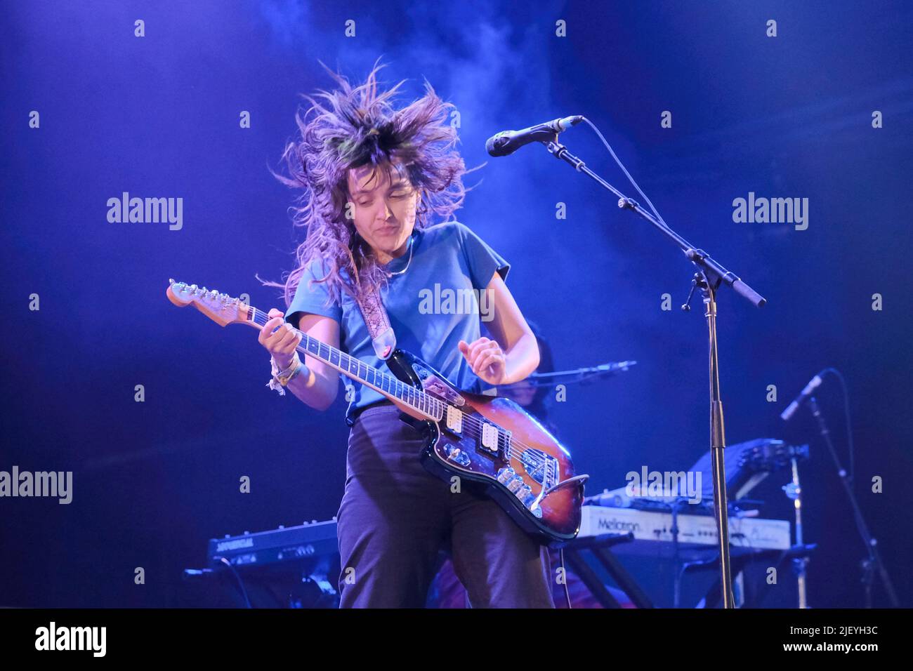 Pilton, Großbritannien. 26.. Juni 2022. Die australische Sängerin, Songwriterin und Gitarristin Courtney Melba Barnett tritt beim Glastonbury Festival live auf der Park Stage auf. (Foto von Dawn Fletcher-Park/SOPA Images/Sipa USA) Quelle: SIPA USA/Alamy Live News Stockfoto