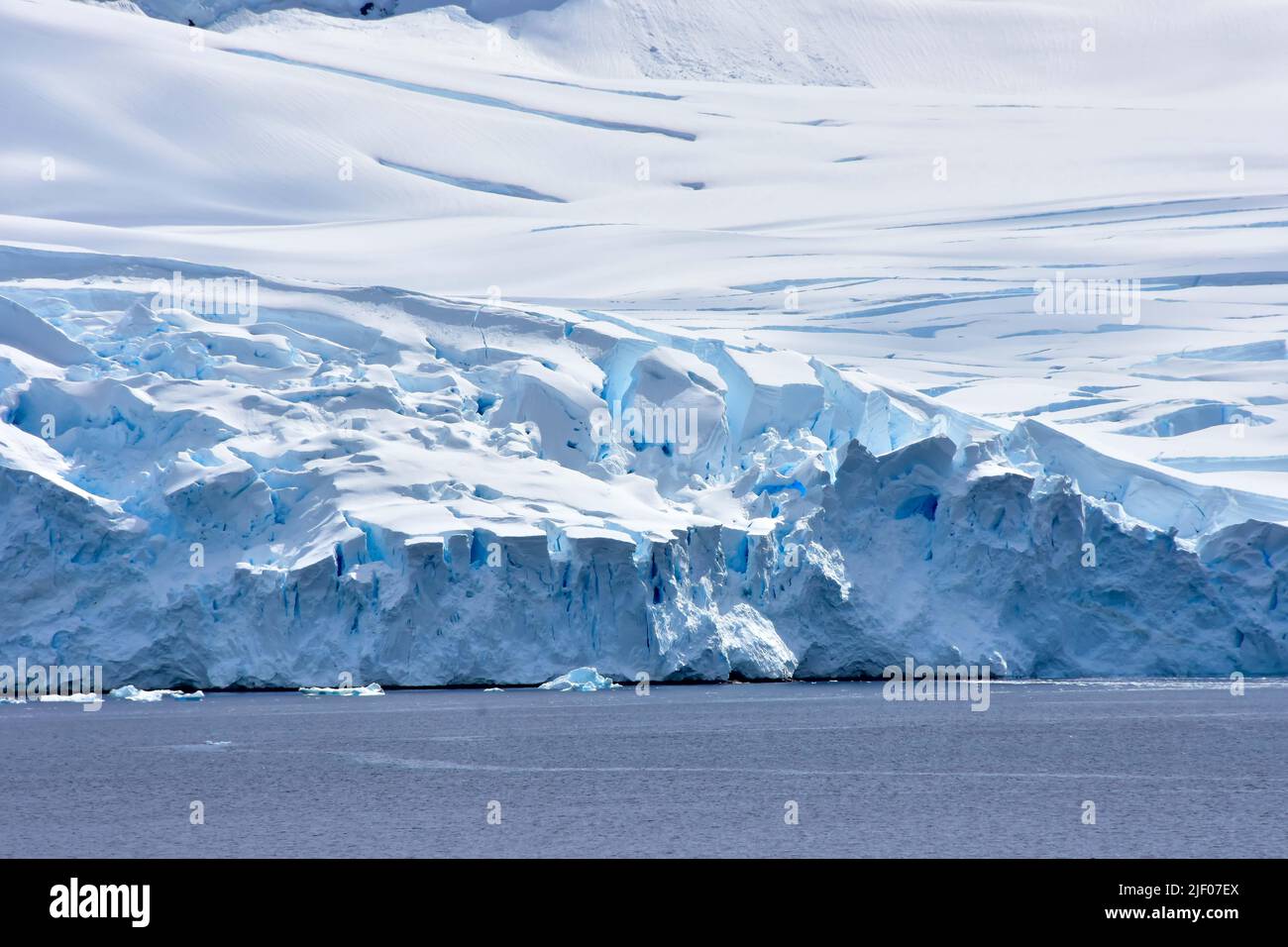 Unwirtliches Gelände auf der Antarktis. Stockfoto
