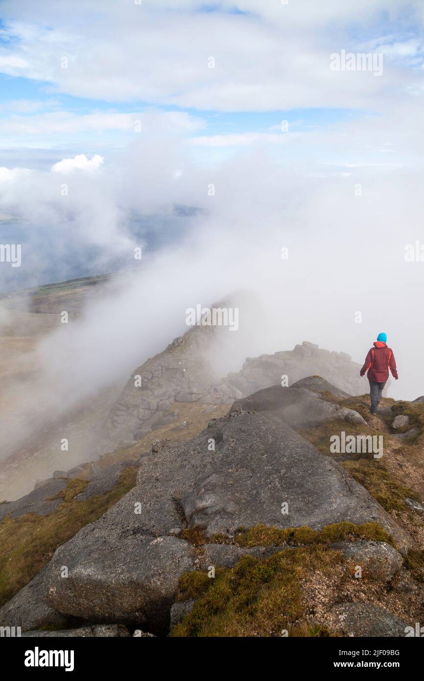 Ein felsiger Abschnitt auf dem Arran-Hügel Beinn Bharrain Stockfoto