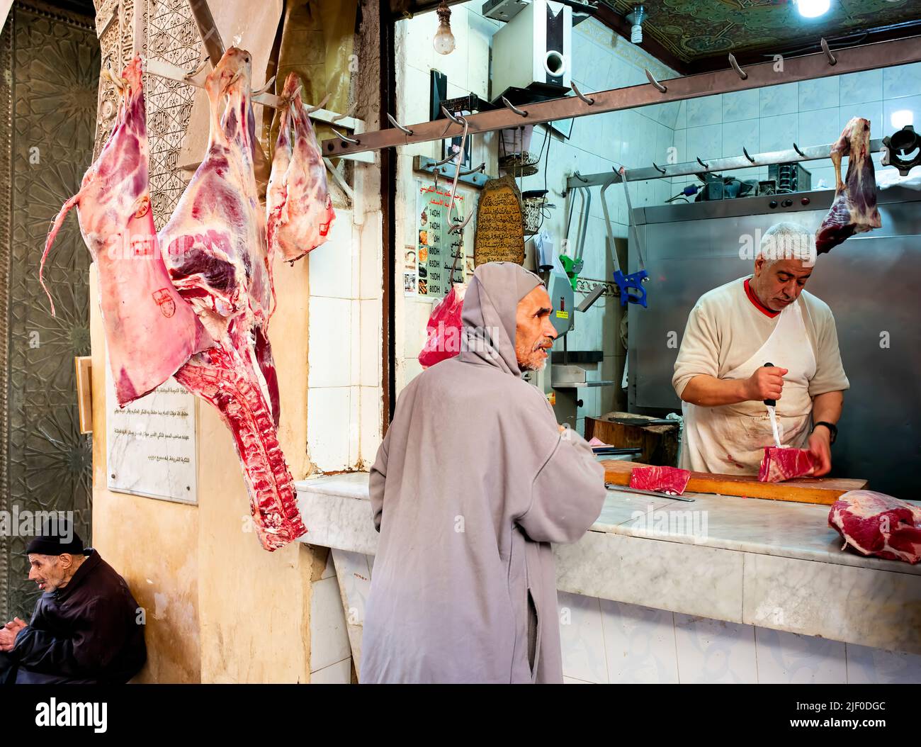 Marokko Fez. Der Metzger im alten Souk in der Medina Stockfoto