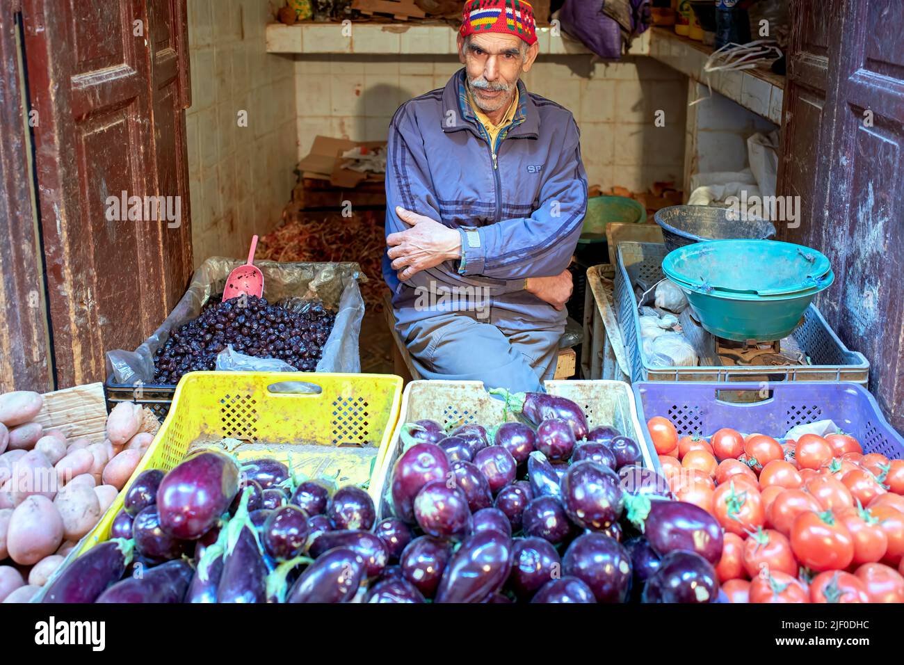 Marokko Fez. Gemüsehändler in der Medina Stockfoto