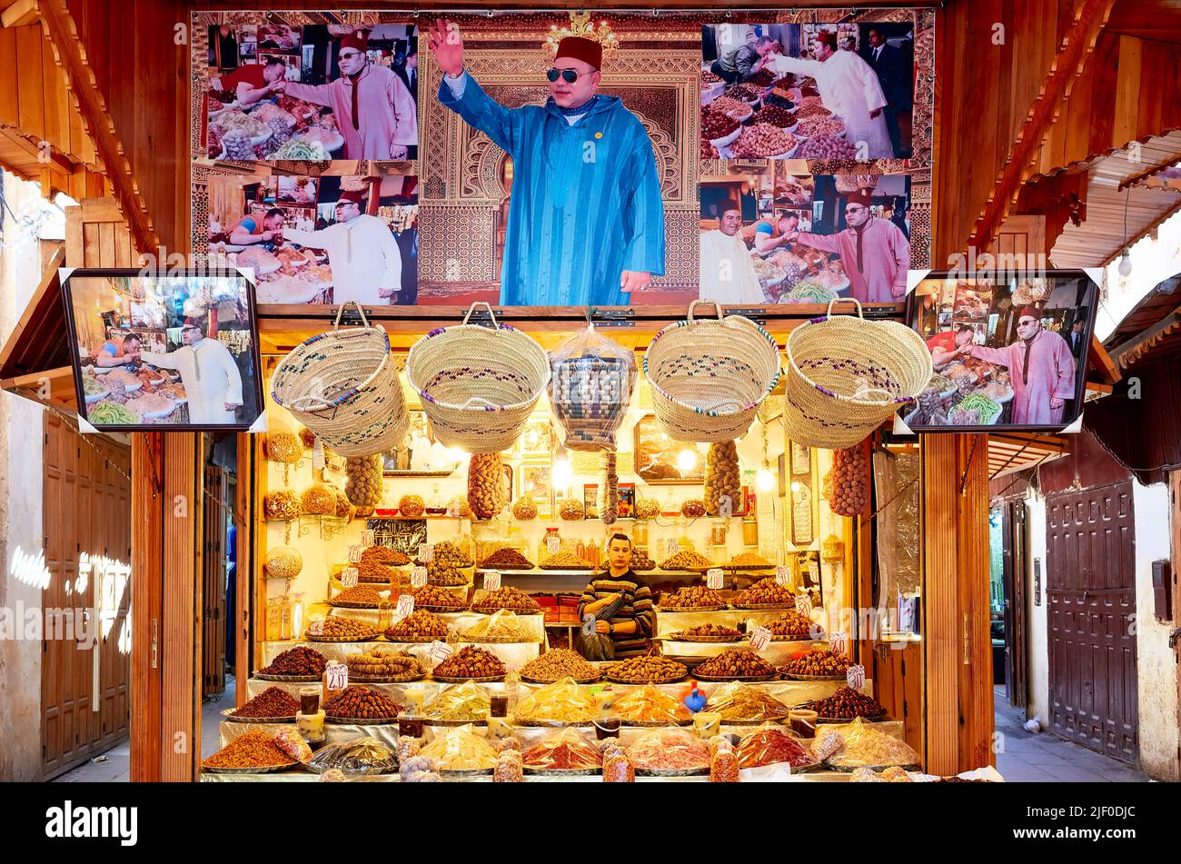Marokko Fez. Trockenobststand in der Medina Stockfoto