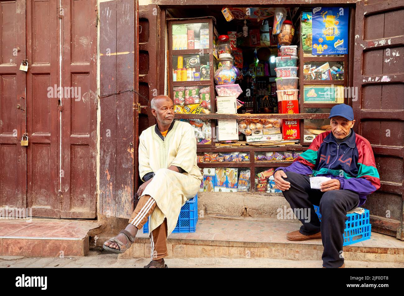 Marokko Fez. Ein Geschäft in der Medina Stockfoto