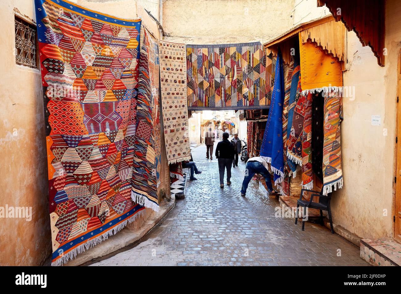 Marokko Fez. Teppichladen in der Medina Stockfoto