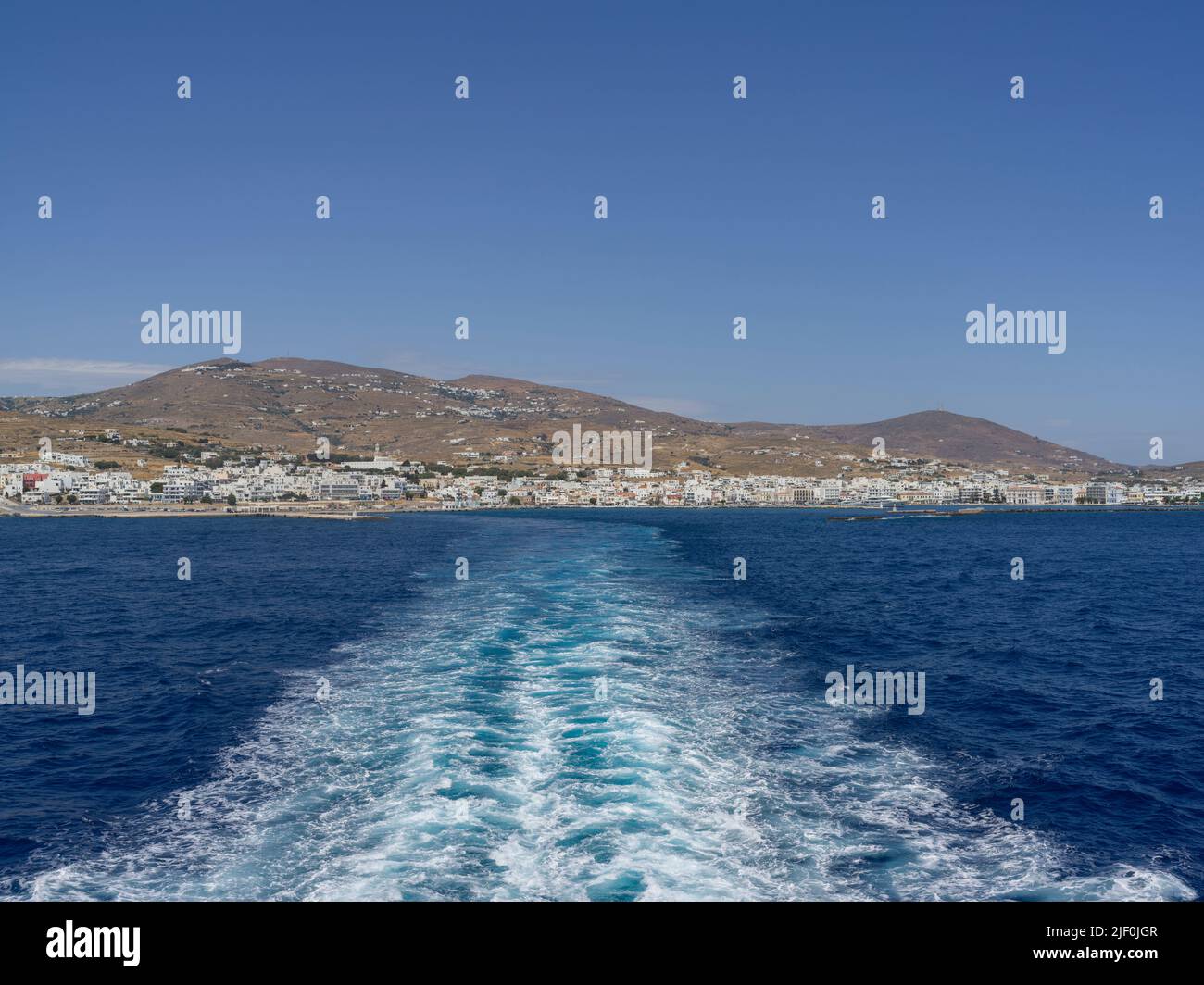 Tinos Town Ferry Wake Stockfoto