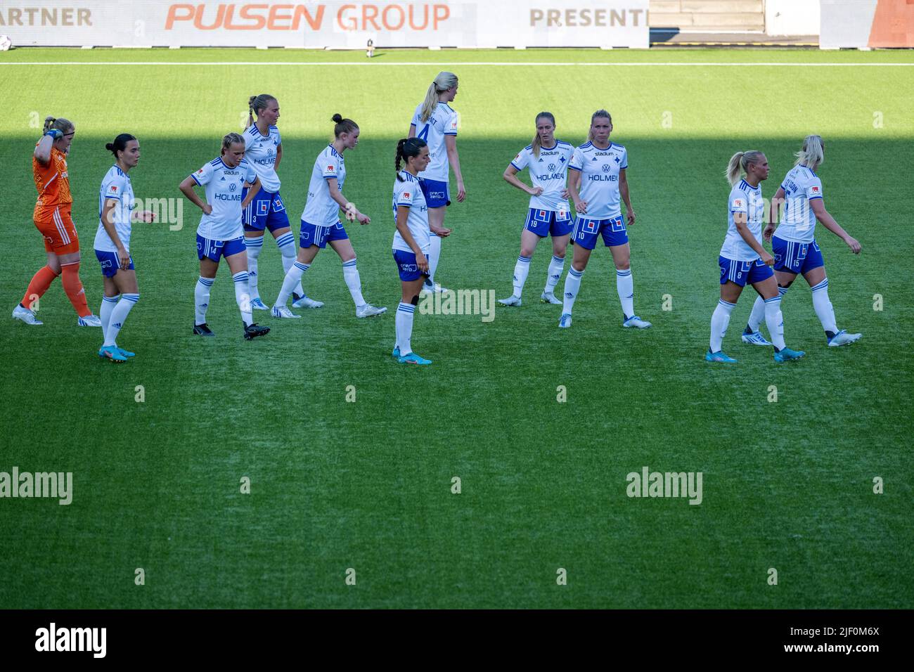 Damen-Fußballspiel in der Platinum Cars Arena in Norrköping zwischen IFK Norrköping und IK Uppsara am 27. Juni 2022 in der schwedischen zweiten Klasse Elitettan. Stockfoto