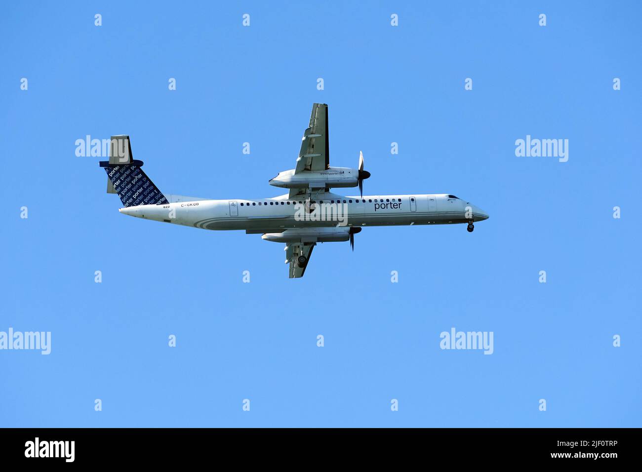 Flugzeug, Porter Airlines, (ist eine regionale Fluggesellschaft mit Hauptsitz am Billy Bishop Toronto City Airport) Toronto, Provinz Ontario, Kanada, Nordamerika Stockfoto