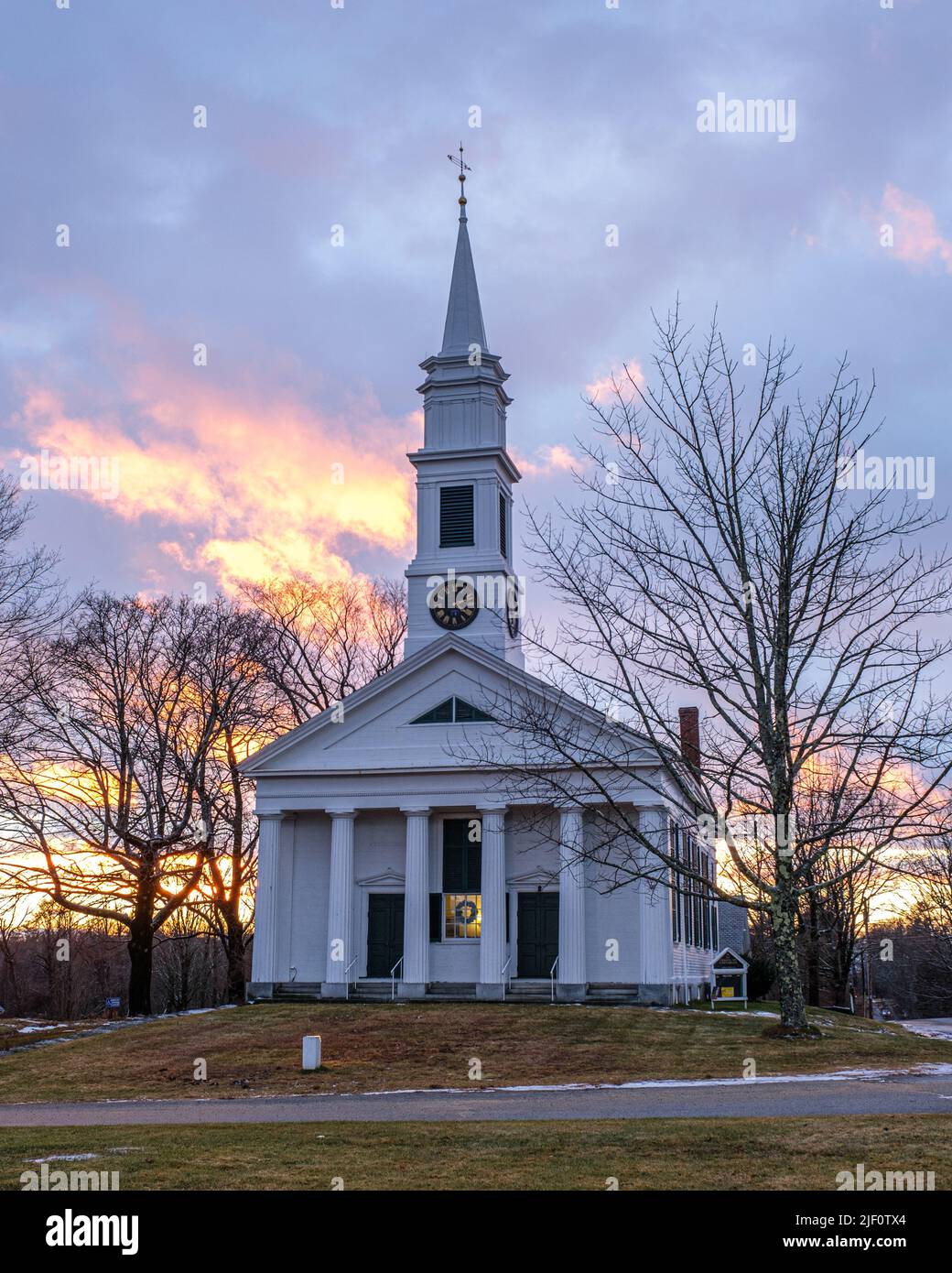 Die Unitarian Universalist Church on the Town Common in Petersham, Massachusetts Stockfoto