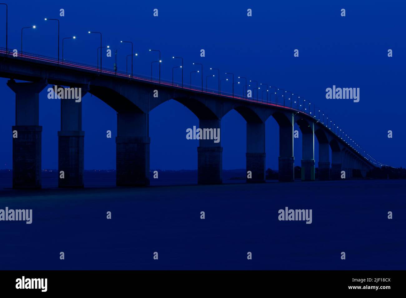 Brücke in der Dämmerung Stockfoto