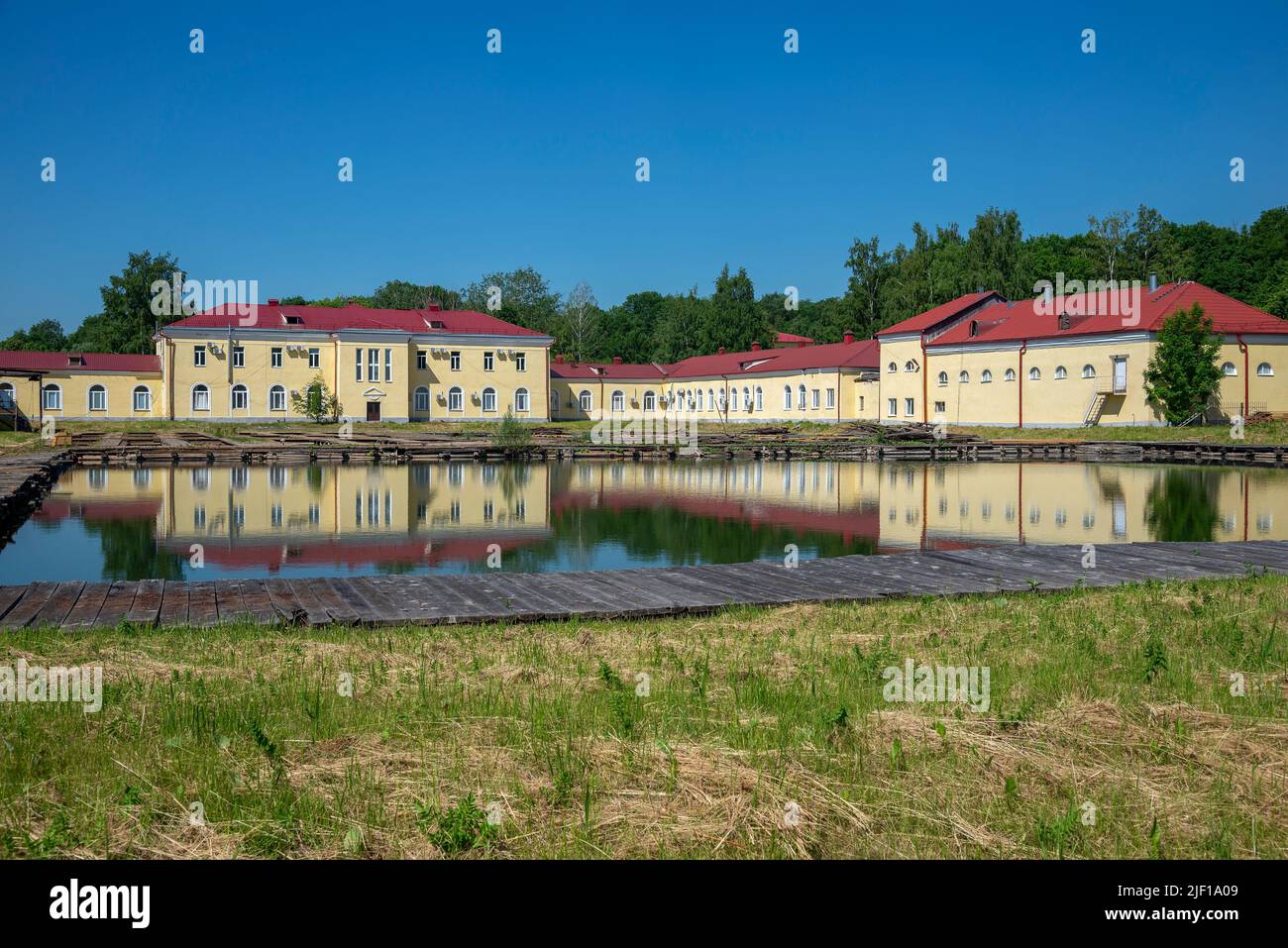 STARAYA RUSSA, RUSSLAND - 25. JUNI 2022: Schlammbäder in einem alten Resort. Staraya Russa, Russland Stockfoto
