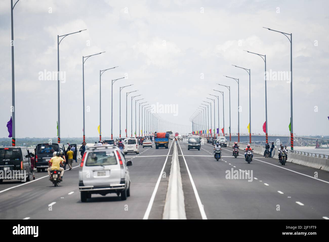 Dhaka, Bangladesch. 26.. Juni 2022. Blick auf die Padma-Brücke, die neu erbaute Mehrzweckbrücke über den Padma-Fluss, die die südlichen Gebiete des Landes mit der Hauptstadt Dhaka verbindet. (Bild: © Piyas Biswas/SOPA Images via ZUMA Press Wire) Stockfoto