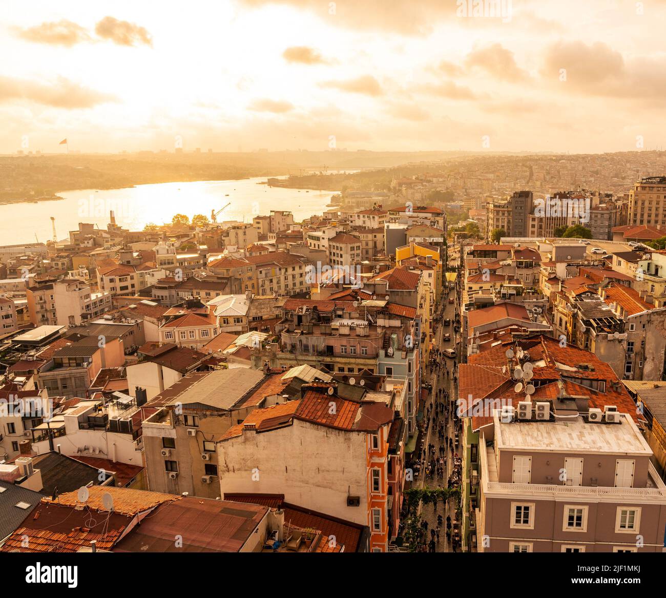 Buyuk Hendek Straße im Beyoglu Bezirk. Stadt Istanbul, Türkei. Blick vom Galata Tower Stockfoto