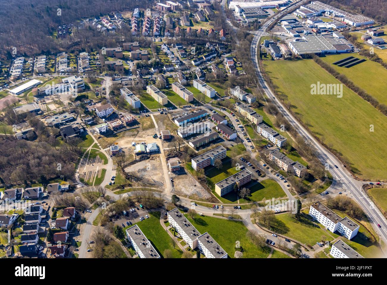 Luftaufnahme, Baustelle und Neubau am Moosfelder Ring neben dem Courage Park in Neheim, Arnsberg, Sauerland, Nordrhein-Westfalen, Deutschland Stockfoto
