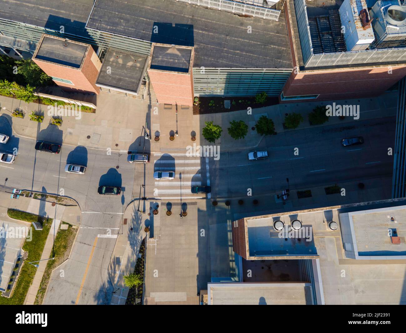Luftaufnahme von des Moines, Iowa, USA, an einem schönen Sommermorgen. Stockfoto