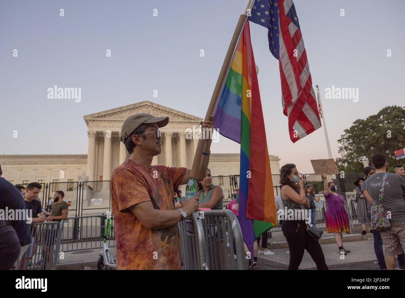 WASHINGTON, D.C., 24. Juni 2022: Demonstranten für Abtreibungsrechte versammeln sich in der Nähe des Obersten Gerichtshofs der Vereinigten Staaten. Stockfoto