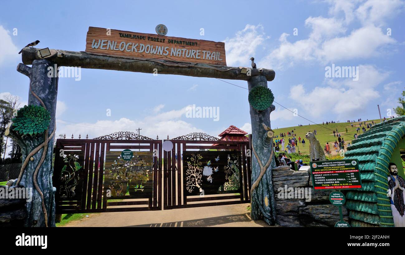 Ooty,Tamilnadu,Indien-Juni 04 2022: Eintritt zum wunderschönen Wenlock Downs 9. Mile Shooting Point. Stockfoto