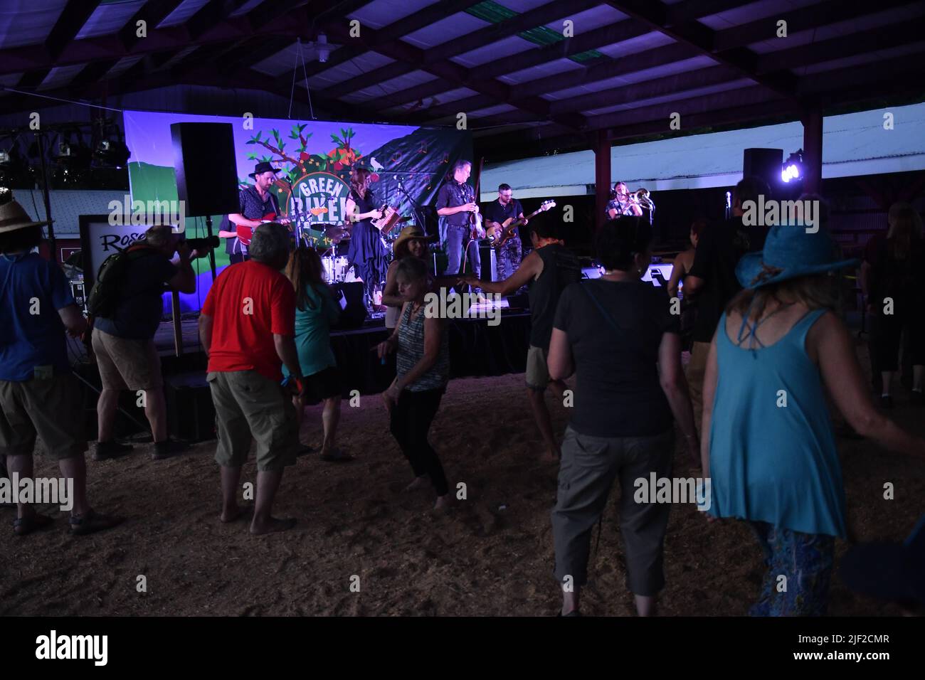 Rose & The Bros beim Green River Festival. Stockfoto