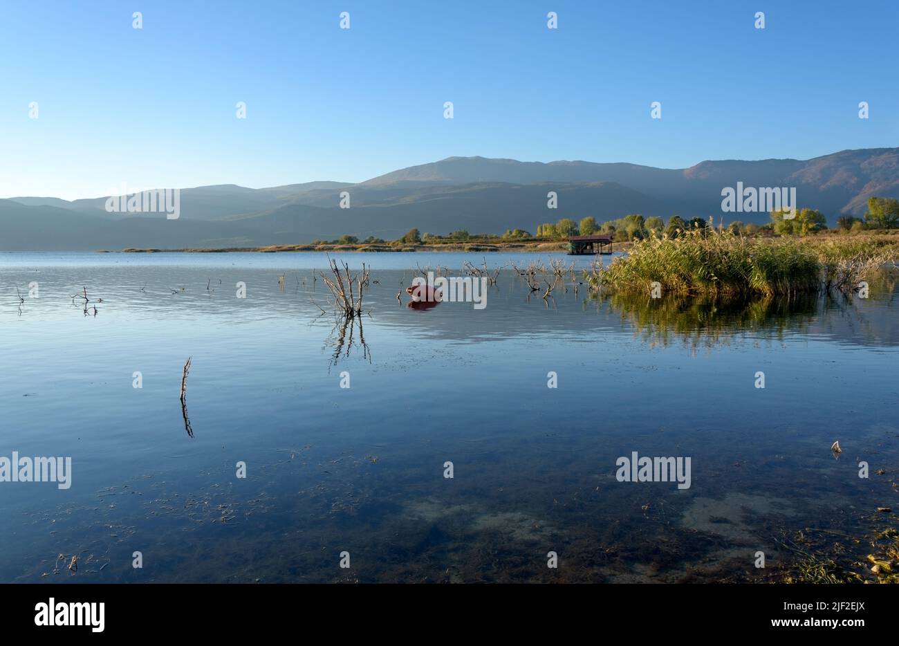 Blick auf den See Vegoritida, im Norden Griechenlands Stockfoto