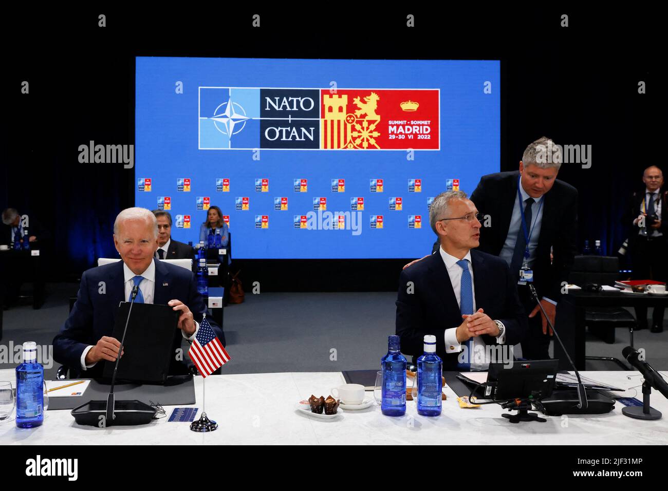 NATO-Generalsekretär Jens Stoltenberg und US-Präsident Joe Biden nehmen am 29. Juni 2022 an einem NATO-Gipfel in Madrid, Spanien, Teil. REUTERS/Yves Herman Stockfoto