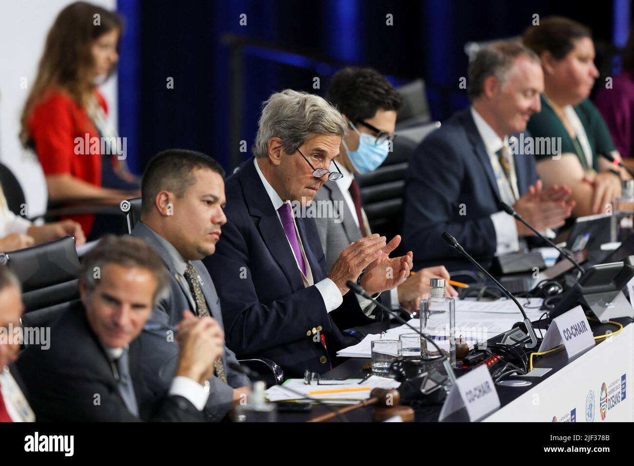 Der Sondergesandte des US-Präsidenten für den Klimaschutz, John Kerry, nimmt an der UN-Ozeankonferenz 2022 in Lissabon, Portugal, am 29. Juni 2022 Teil. REUTERS/Pedro Nunes Stockfoto