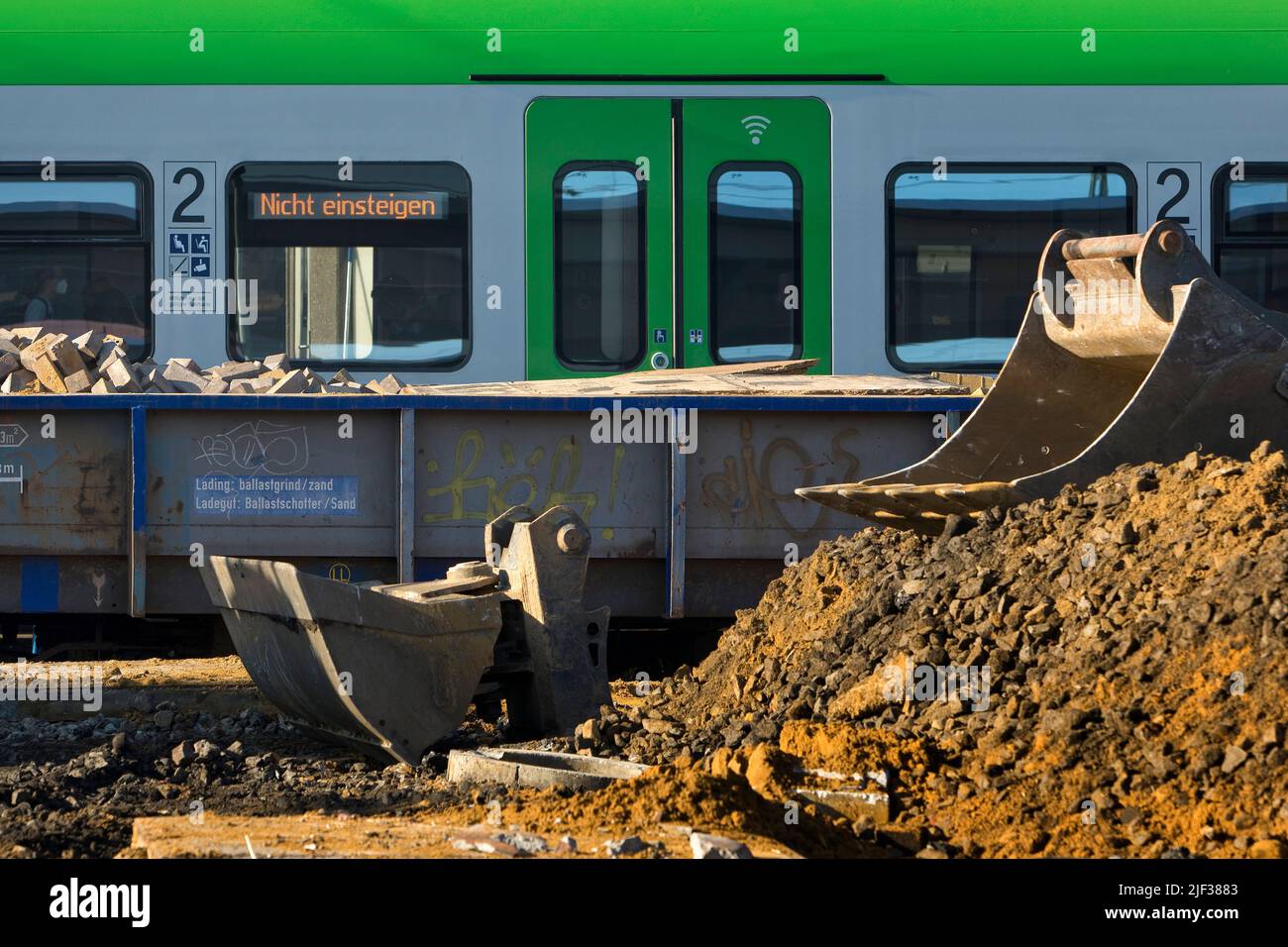 Baustelle am Dortmunder Hauptbahnhof mit Nahbahn, Deutschland, Nordrhein-Westfalen, Ruhrgebiet, Dortmund Stockfoto