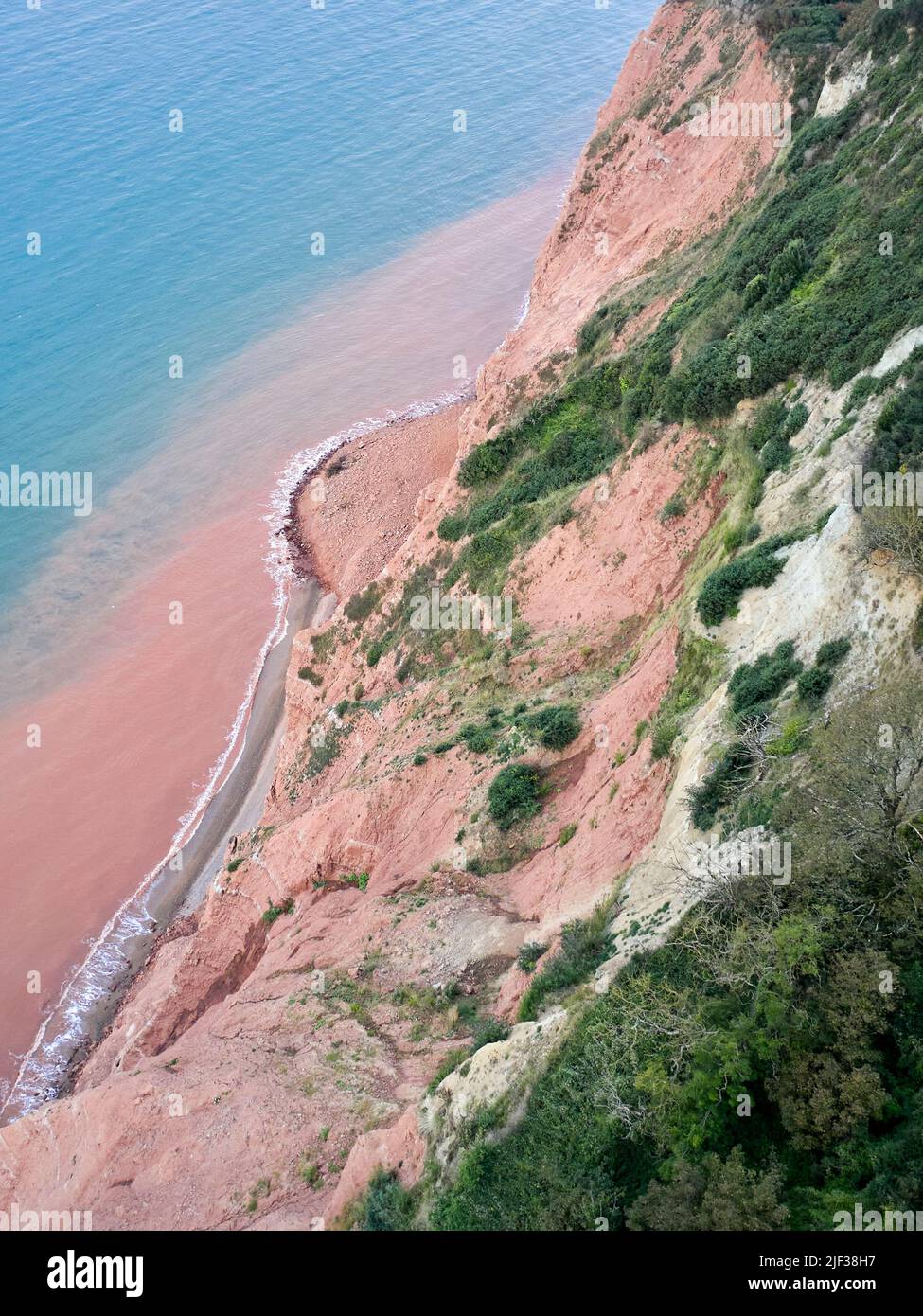 Luftaufnahme des Triassic Mercia Schlammsteinfalls bis zum Strand in Sidmouth, Devon Stockfoto