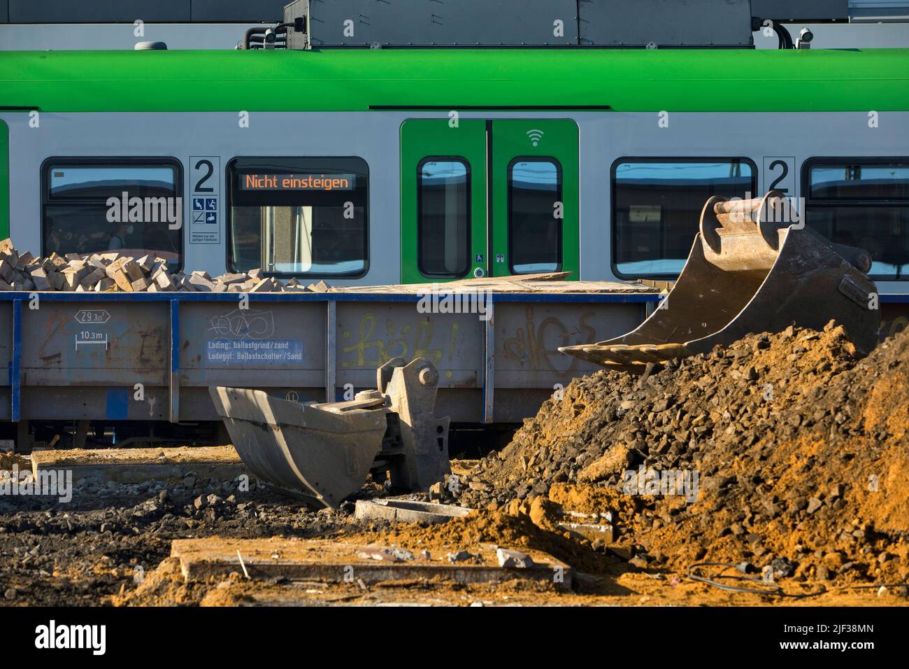 Baustelle am Dortmunder Hauptbahnhof mit Nahbahn, Deutschland, Nordrhein-Westfalen, Ruhrgebiet, Dortmund Stockfoto