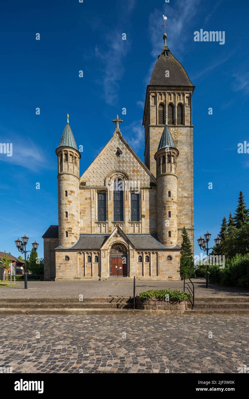 Deutschland, Coesfeld, Coesfeld-Lette, Berkel, Baumberge, Münsterland, Westfalen, Nordrhein-Westfalen, NRW, Katholische Pfarrkirche St. Johannes Baptist in Lette, neoromanisch Stockfoto