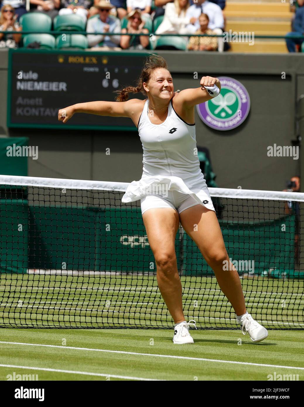 Wimbledon, Großbritannien 29.. Juni 2022. Die deutsche Tennisspielerin Jule Niemeier feiert am Mittwoch, den 29. Juni 2022, bei den Wimbledon 2022 Championships © Jürgen Hasenkopf / Alamy Live News Stockfoto