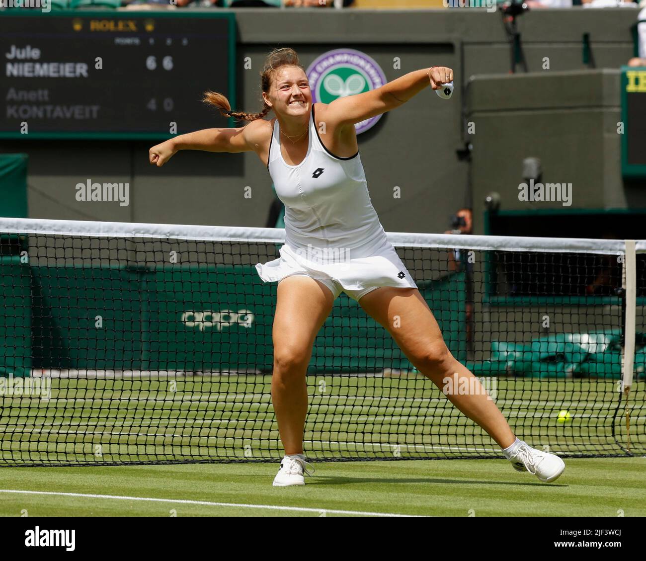 Wimbledon, Großbritannien 29.. Juni 2022. Die deutsche Tennisspielerin Jule Niemeier feiert am Mittwoch, den 29. Juni 2022, bei den Wimbledon 2022 Championships © Jürgen Hasenkopf / Alamy Live News Stockfoto