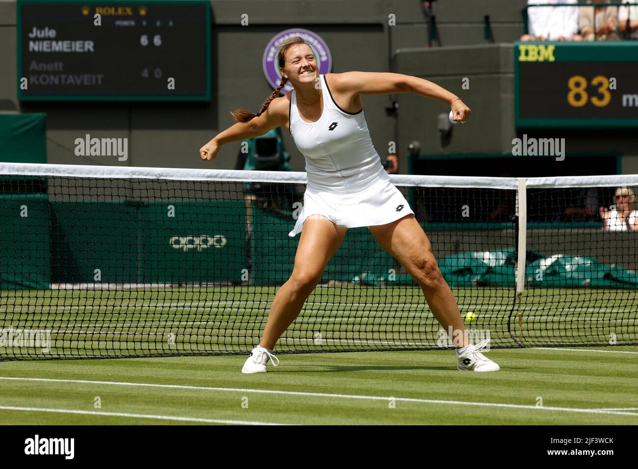 Wimbledon, Großbritannien 29.. Juni 2022. Die deutsche Tennisspielerin Jule Niemeier feiert am Mittwoch, den 29. Juni 2022, bei den Wimbledon 2022 Championships © Jürgen Hasenkopf / Alamy Live News Stockfoto