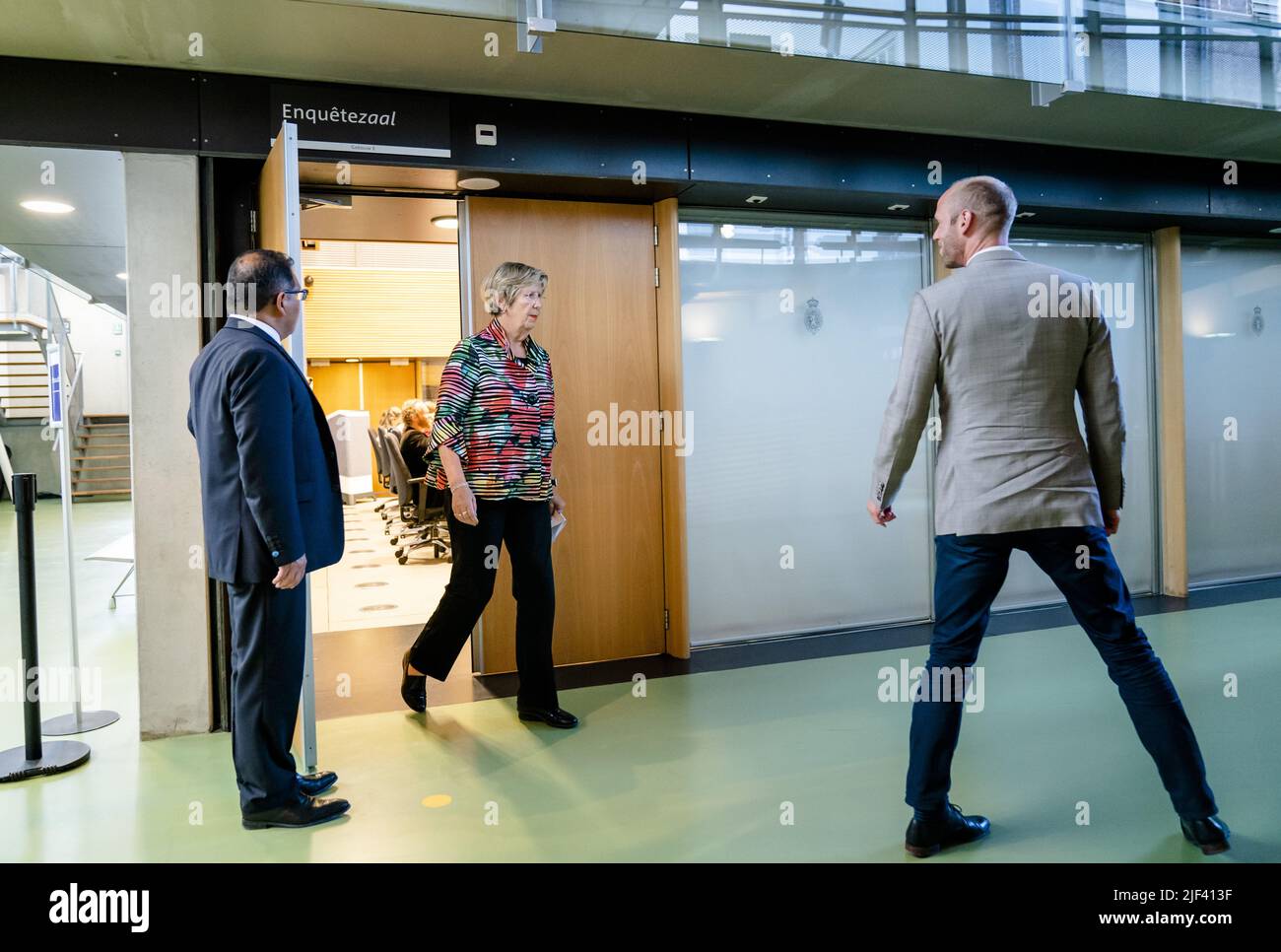 2022-06-29 15:51:20 DEN HAAG - ehemalige Ministerin Annemarie Jorritsma (Wirtschaft) wird unter Eid im Polling Room des Repräsentantenhauses während des dritten Tages der öffentlichen Anhörungen des parlamentarischen Untersuchungsausschusses für die Erdgasförderung in Groningen gehört. Das Komitee untersucht die Jahre der Gasbohrungen in der Provinz. BART GRÖSSE niederlande aus - belgien aus Stockfoto