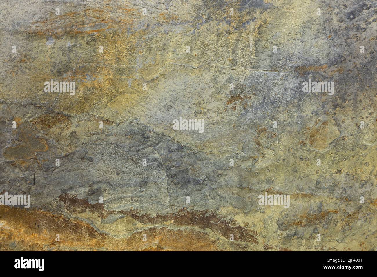 Raue, graue Marmorstruktur mit Streifen aus Steinplatten Stockfoto