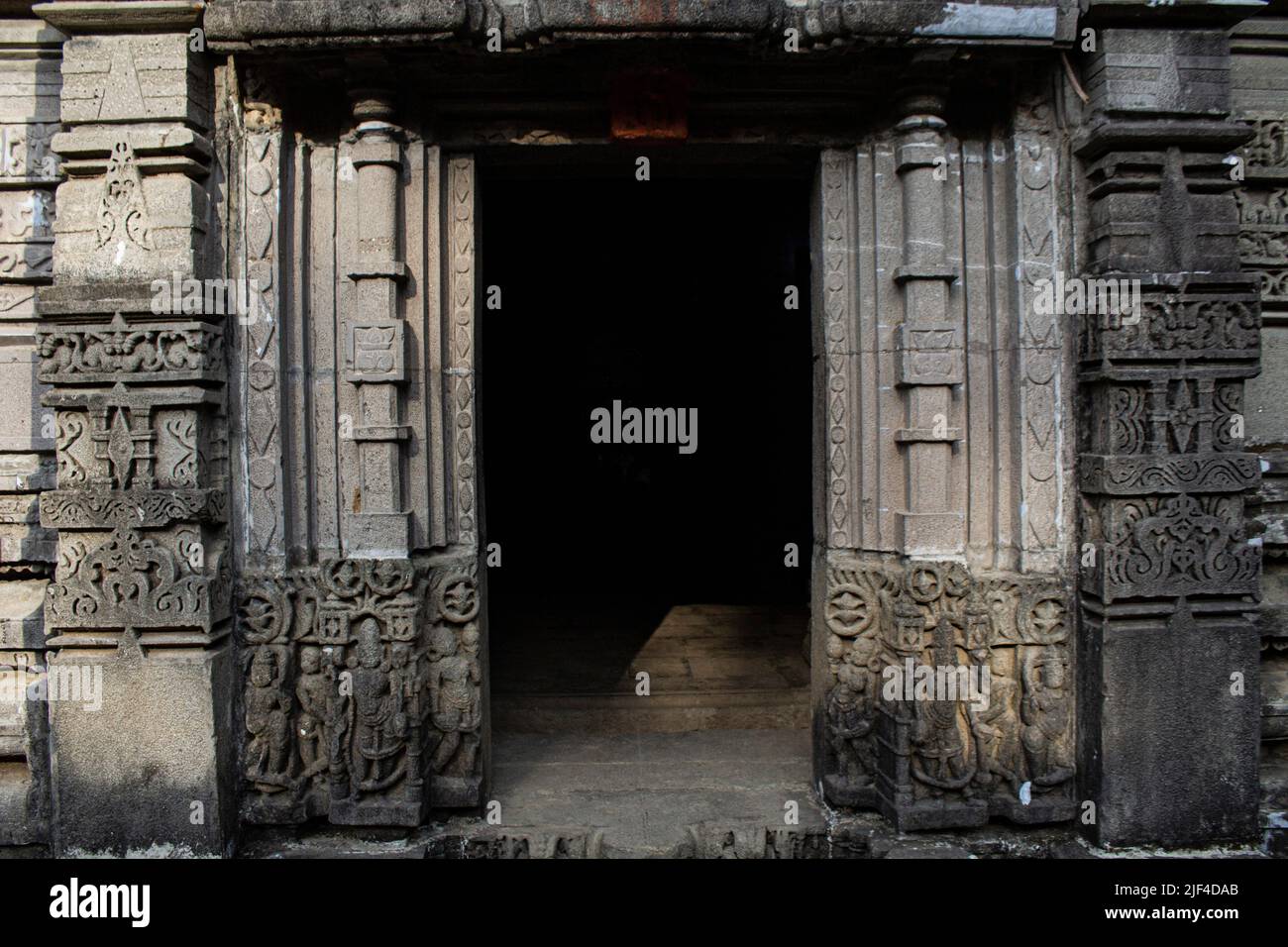 Shiv Tempel bekannt für seine schönen Skulpturen und Schnitzereien, Kukdeshwar Tempel Stockfoto