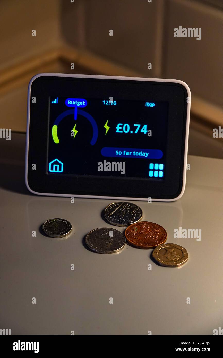 Ein Strom-Smart-Meter, Überprüfung des Stromverbrauchs, Großbritannien Stockfoto