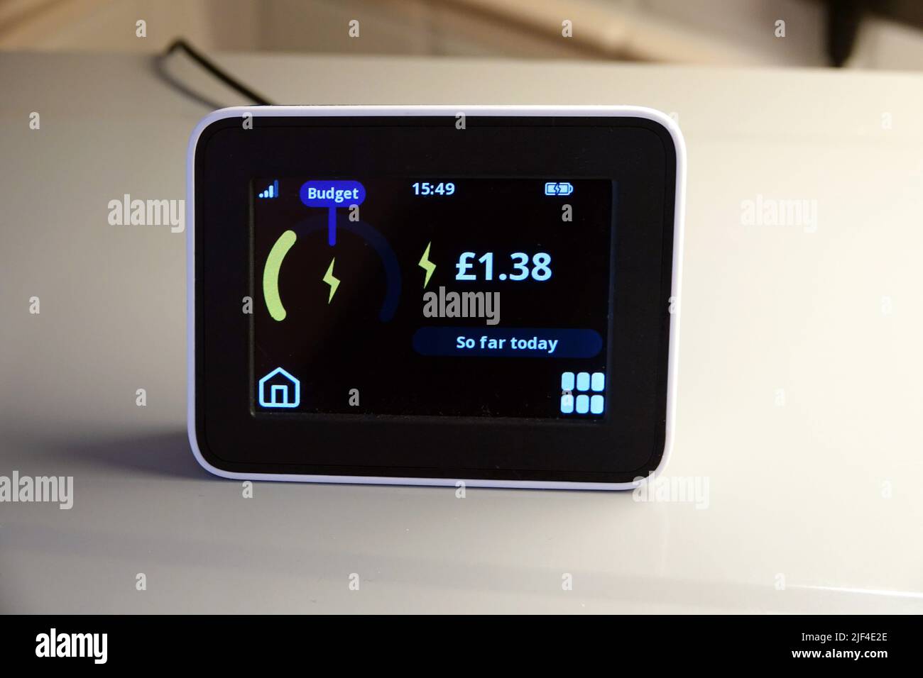 Ein Strom-Smart-Meter, Überprüfung des Stromverbrauchs, Großbritannien Stockfoto