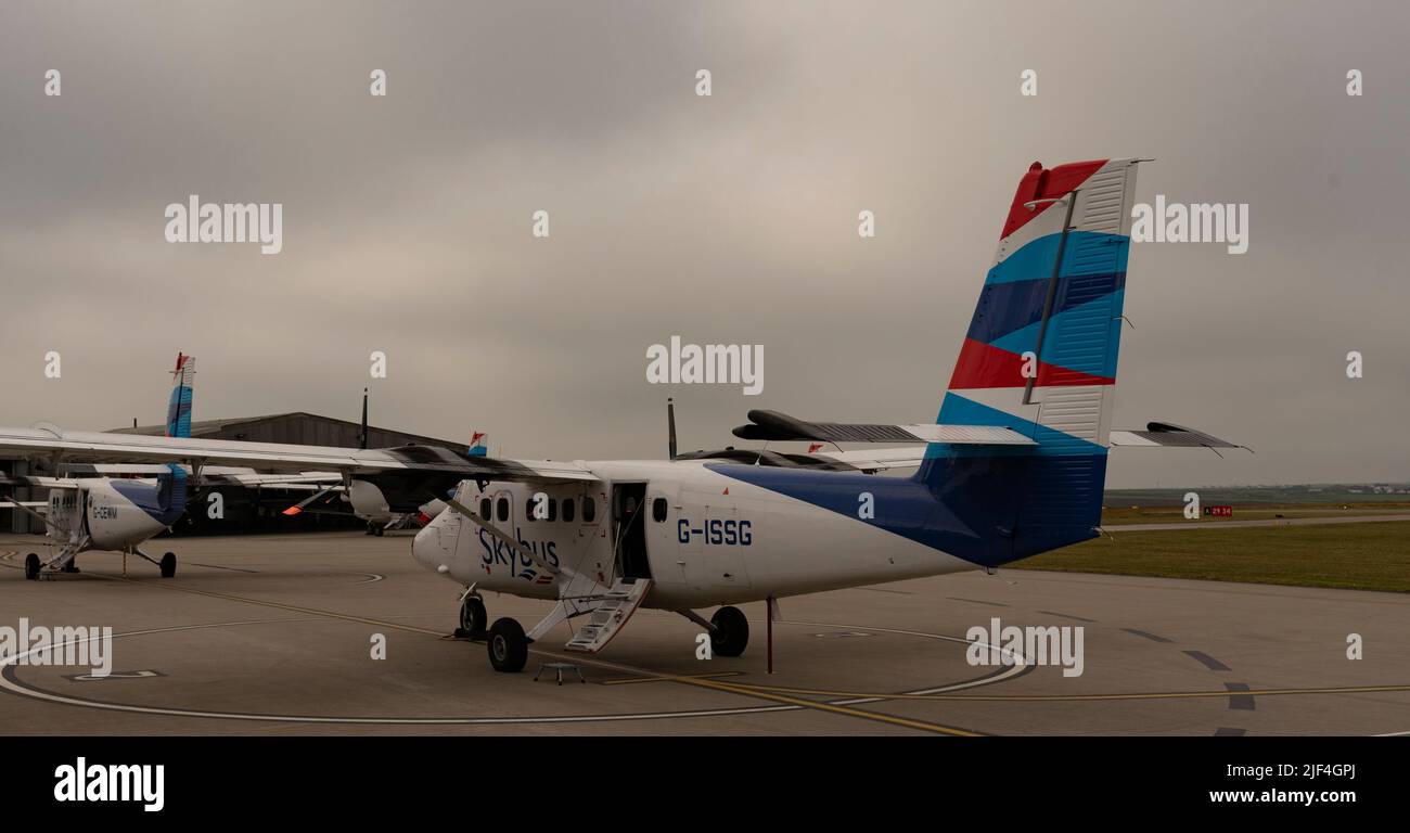 Lands End Airport, St Just, Cornwall, England. VEREINIGTES KÖNIGREICH. Skybus-Flugzeuge parkten auf dem Flughafen aufgrund von schlechtem Wetter und konnten nicht fliegen. Stockfoto