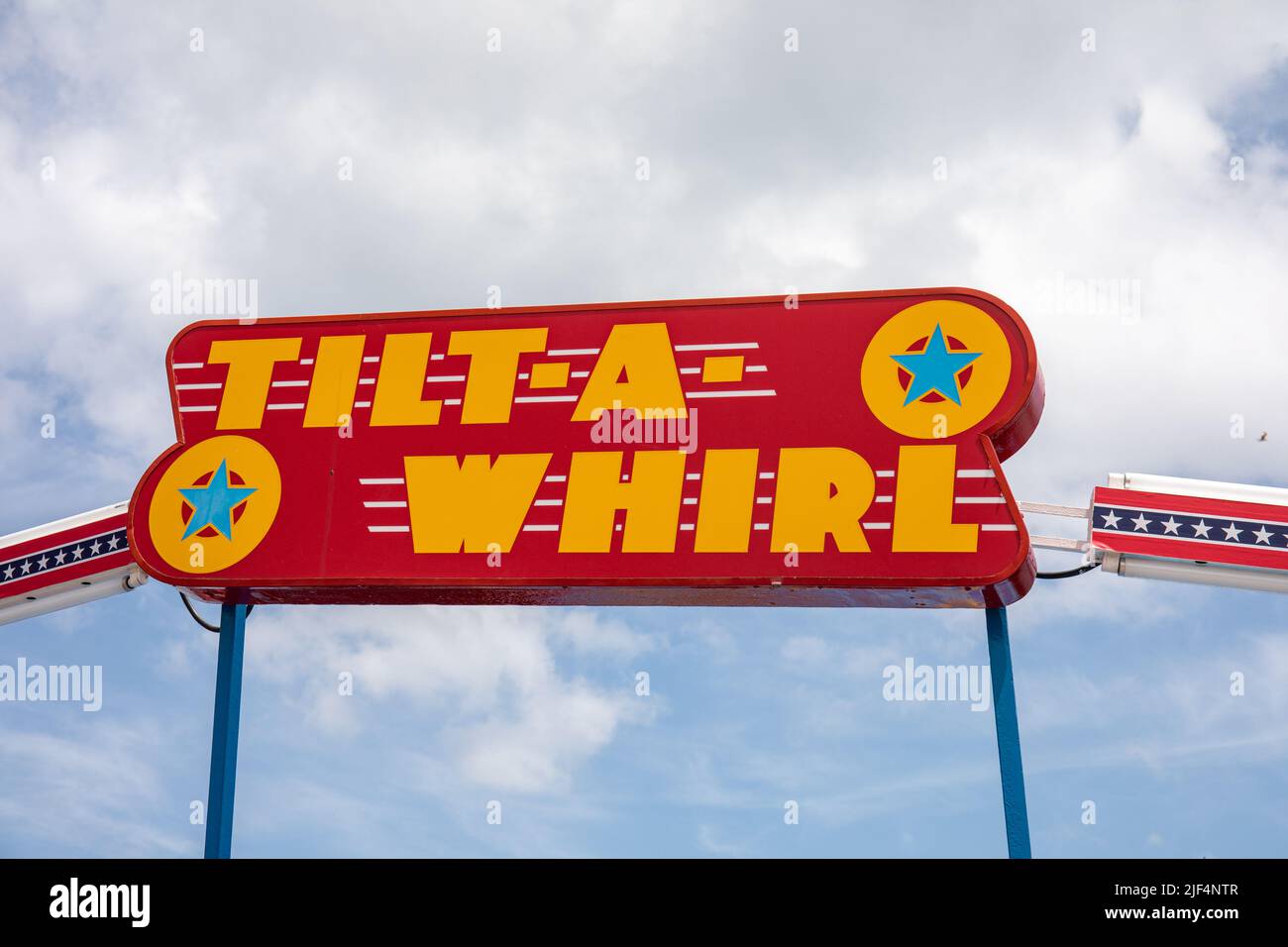 Tilt-A-Whirl-Schild im Deno's Wonder Wheel Amusement Park in Conay Island, Brooklyn, New York City, Vereinigte Staaten von Amerika Stockfoto