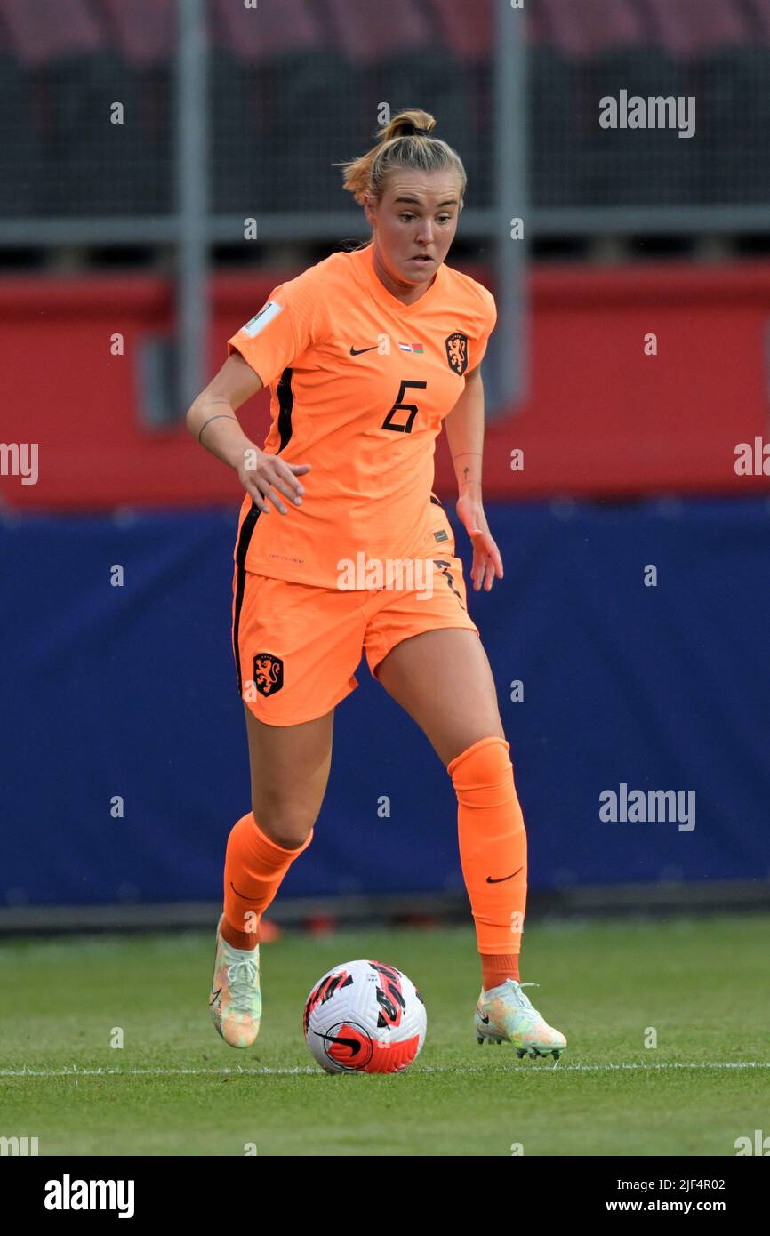 Enschede - Jill Roord von den Holländern während des WM-Qualifying-Spiels der Niederlande und Weißrussland im Stadion De Grolsch Veste am 28. Juni 2022 in Enschede, Niederlande. ANP GERRIT VAN COLOGNE Stockfoto