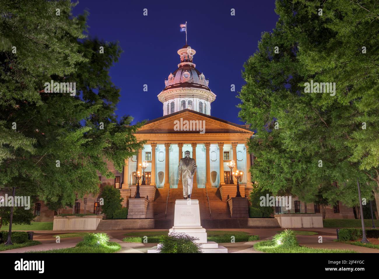 Columbia, South Carolina, USA am Abend im State House. Stockfoto