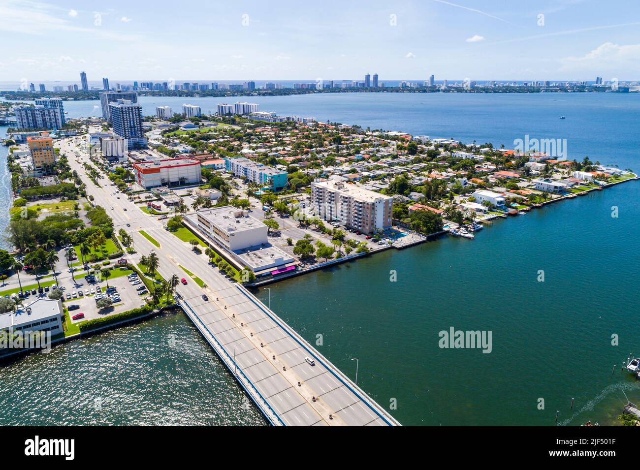 North Bay Village Florida, Miami Biscayne Bay, Luftaufnahme von oben, Treasure Island Nachbarschaft 79. Street John F Kennedy Causeway Brücke Stockfoto