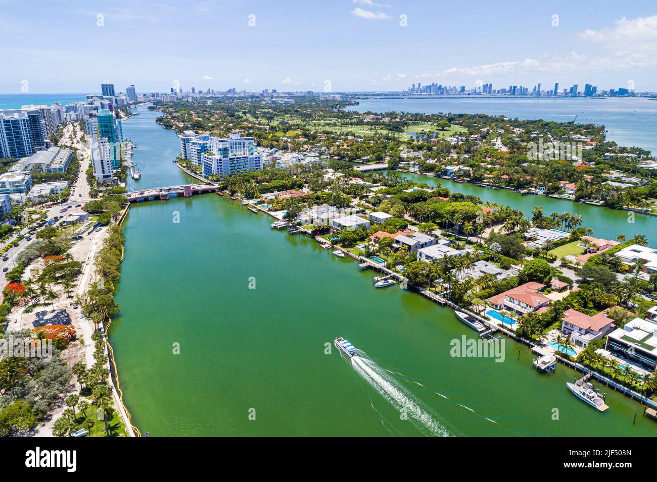 Miami Beach Florida, Luftaufnahme von oben, Indian Creek Biscayne Bay Allison Island La Gorce Island City Skyline, Villen Anwesen Häuser Haus Stockfoto