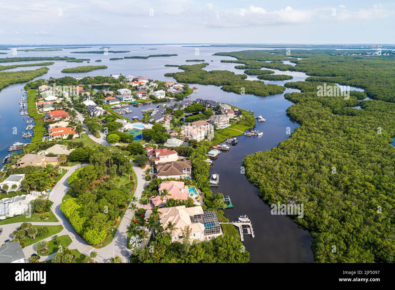 Fort Ft. Myers Florida, Connie Mack Island eingezäunte private Gemeinschaft Häuser Entwicklung Eingriff, Feuchtgebiete Punta Rassa Cove Golf von Mexiko, Aeria Stockfoto