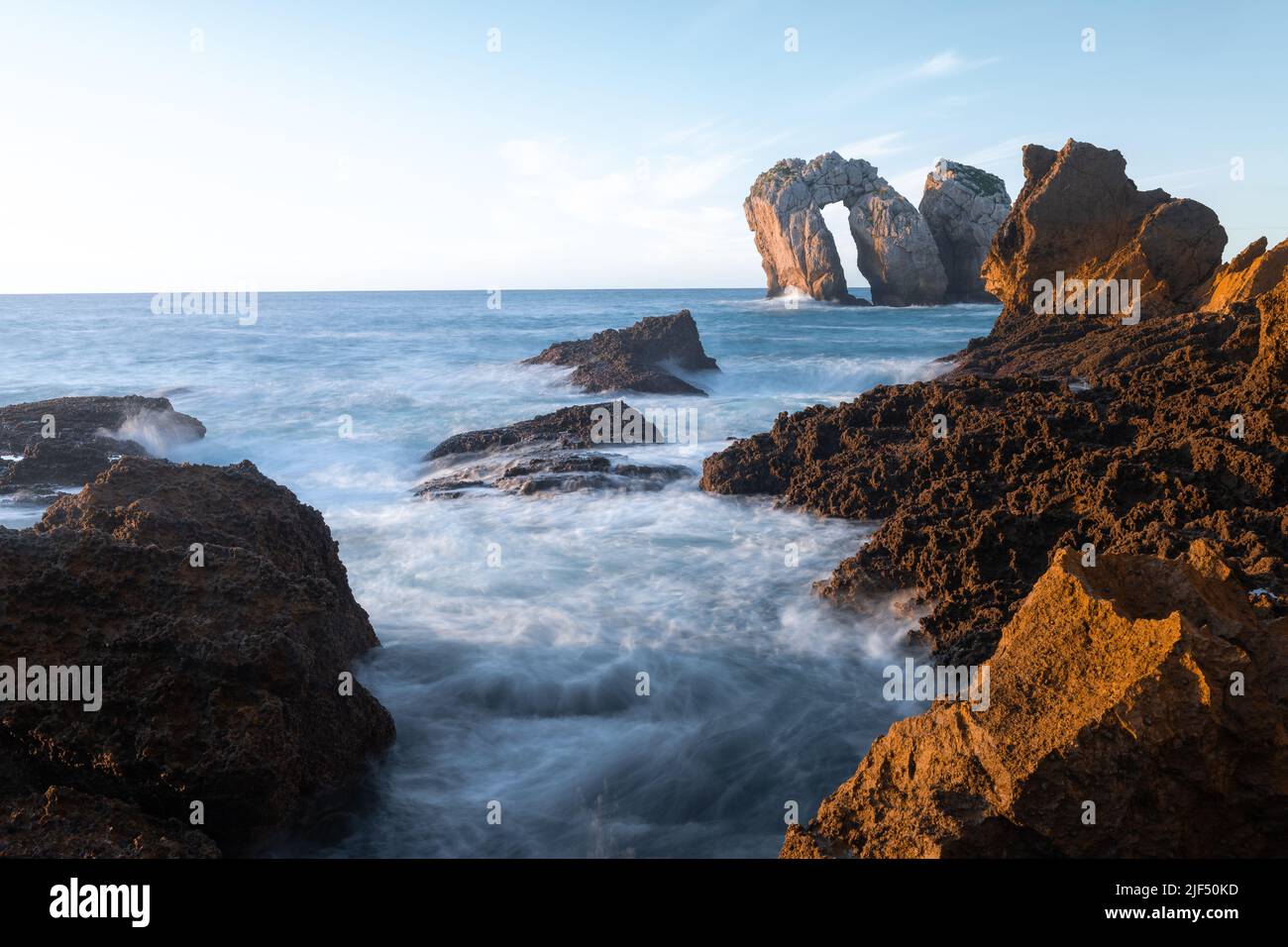 Broken Coast-Costa Quebrada in Liencros, Kantabrien in Spanien Stockfoto