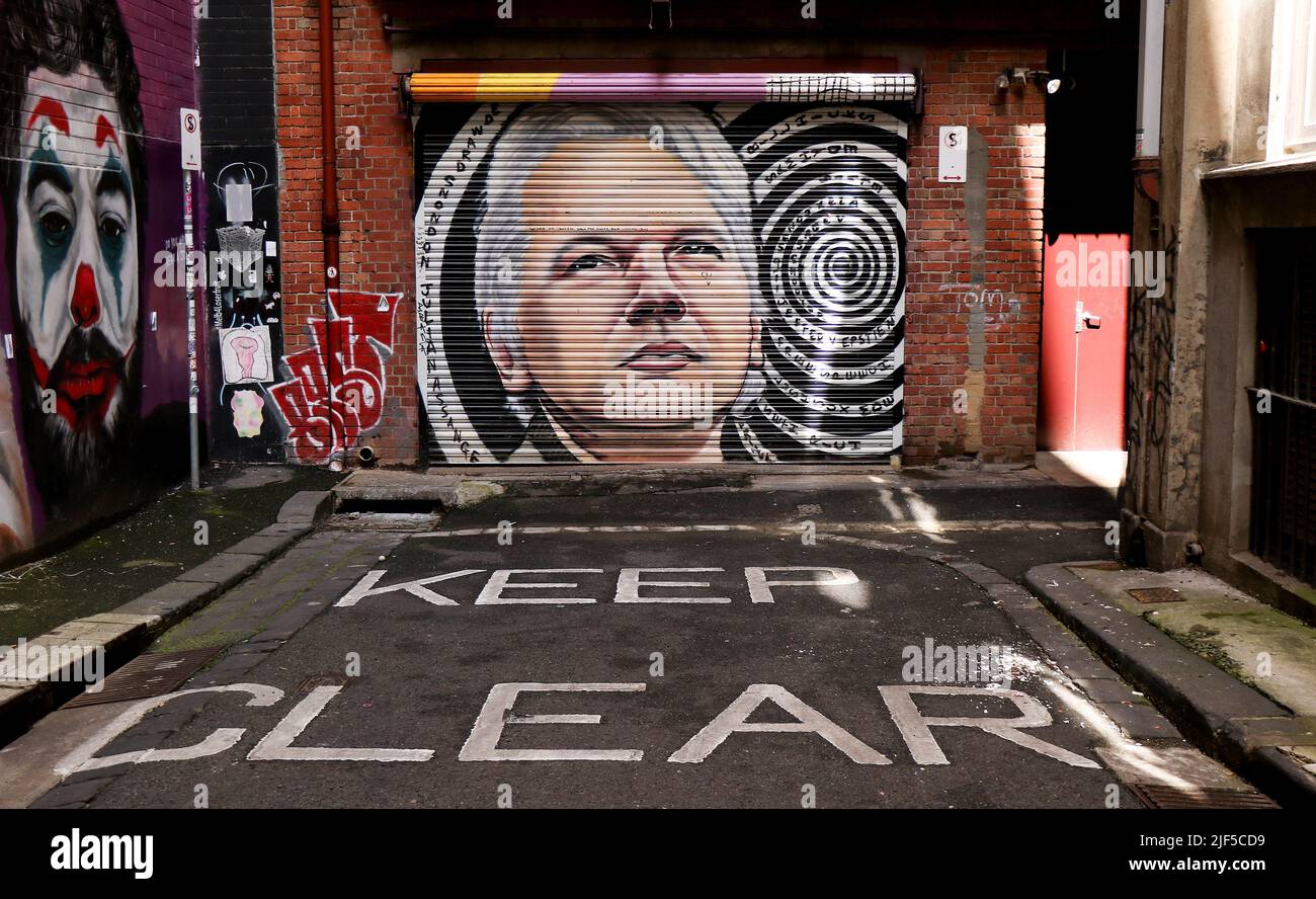 Melbourne Australien: Street Art, die Julian Assange in einer Seitenstraße in seiner Heimatstadt Melbourne porträtiert. Stockfoto