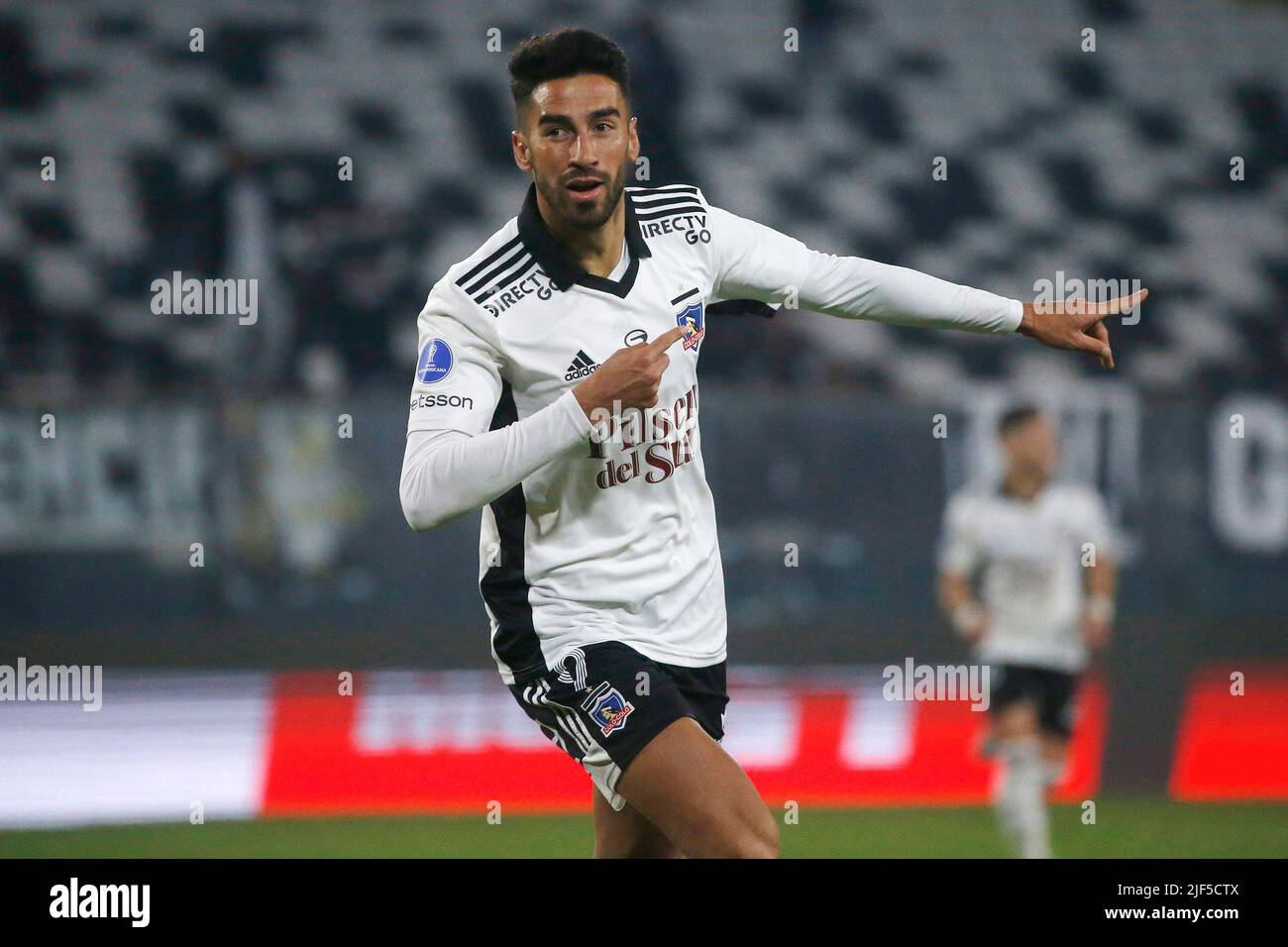 Juan Mart’n Lucero do Colo-Colo (CHI), comemora o Seu gol durante a partida entre Colo-Colo e Internacional, pelas oitavas de Final da Copa Sulamericana 2022, no Est‡dio Monumental David Arellano nesta Tera-feira 28. Stockfoto