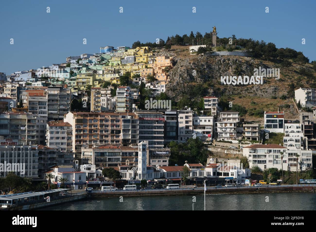 Der Hafen von Kusadasi in der Westtürkei Stockfoto