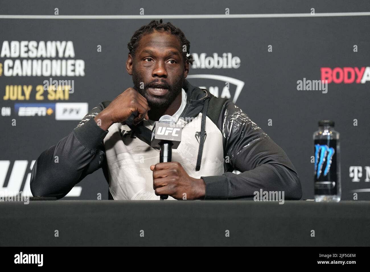 LAS VEGAS, NV - 29. Juni: Jared Cannonier trifft sich mit der Presse zum Medientag beim UFC Apex für den UFC 276 - Adesanya vs Connonier - Media Day am 29. Juni 2022 in LAS VEGAS, NV, USA. (Foto von Louis Grasse/PxImages) Stockfoto