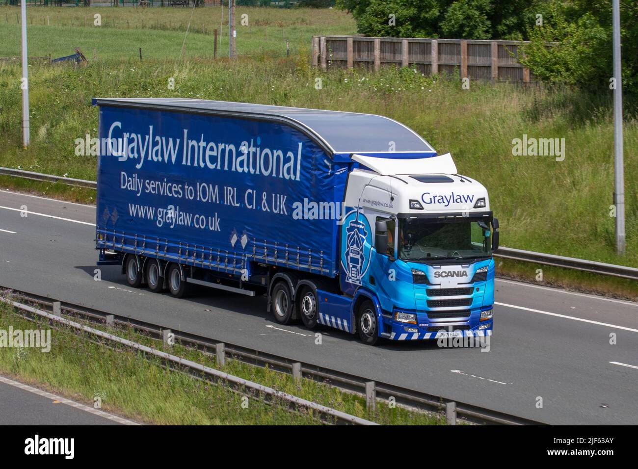 Graylaw International, 2021 Scania R450 Ein 6x212742 Diesel-LKW; unterwegs auf der M61 Motorway, Manchester, UK Stockfoto