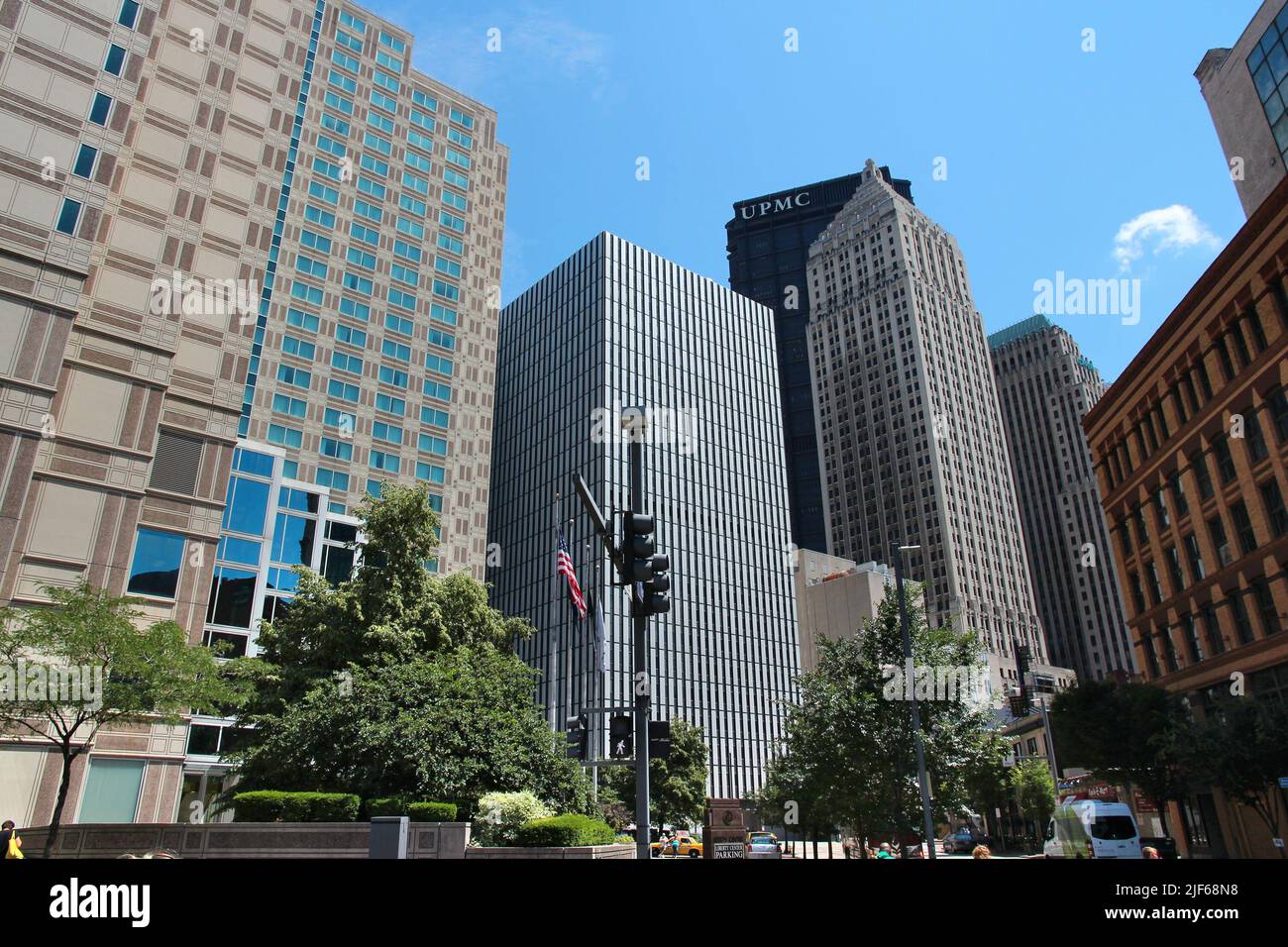 PITTSBURGH, USA - 29. JUNI 2013: Skyline der Innenstadt von Pittsburgh. Es ist die 2. größte Stadt von Pennsylvania mit 305.841 Einwohnern. Stockfoto